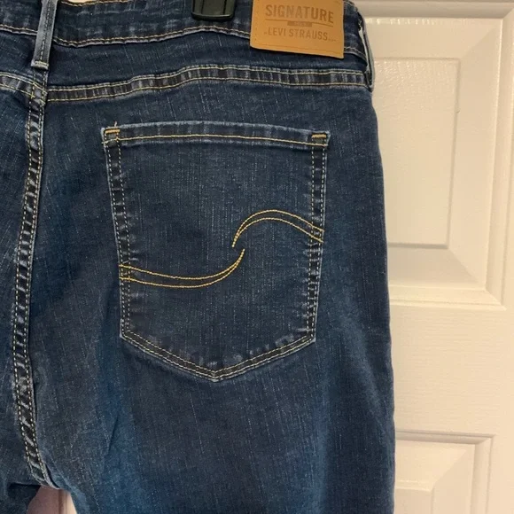 Levi’s Signature Gold Mid Rise Dark Denim Boot Cut Size 16 - Picture 5 of 7